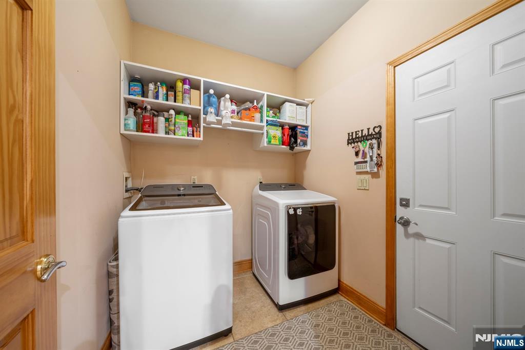 325 Cooper Place Paramus, NJ 07652 - Photo 14 of 31