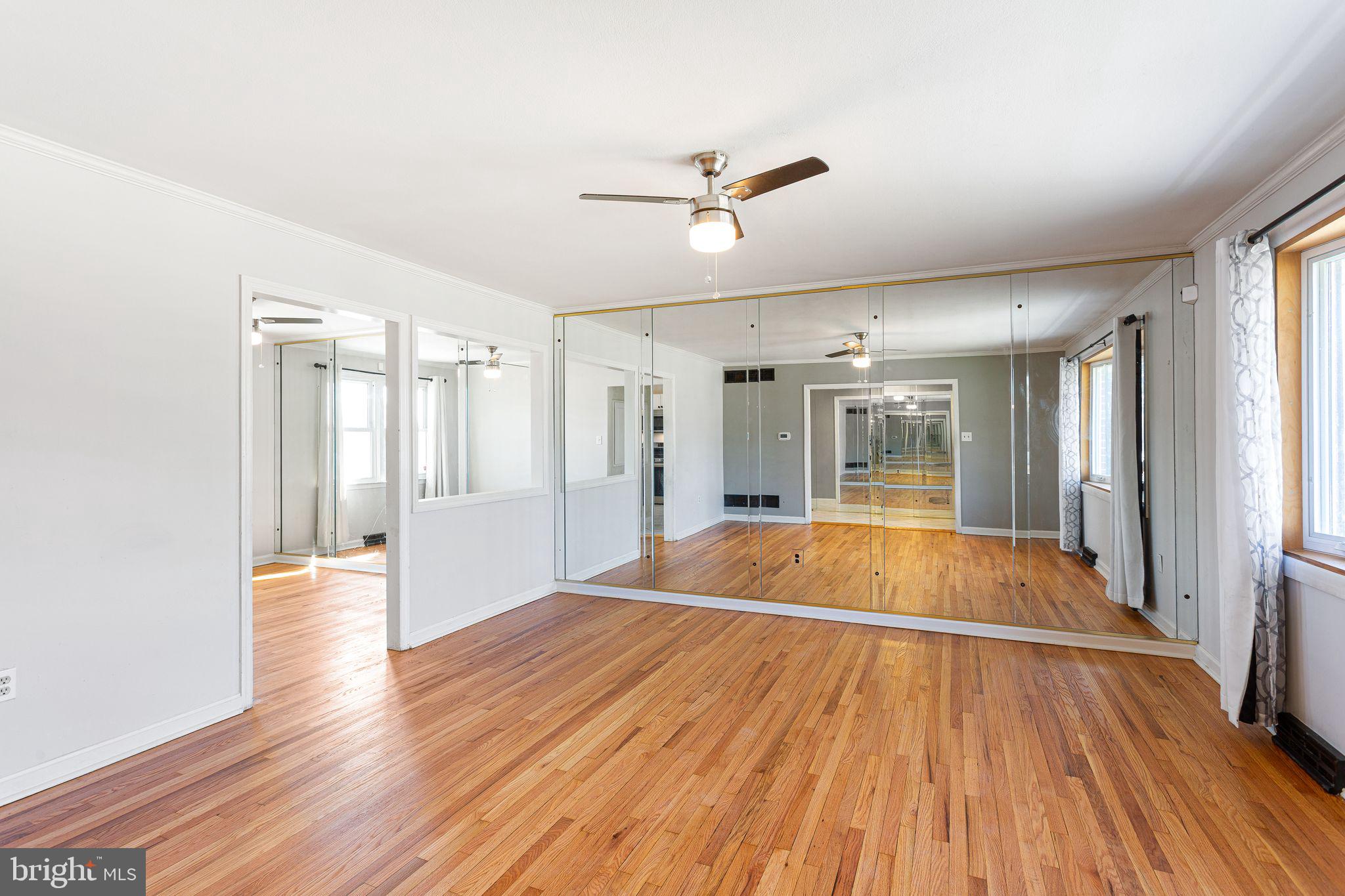 10 Raleigh Court New Castle, DE 19720 - Photo 5 of 31 Living room