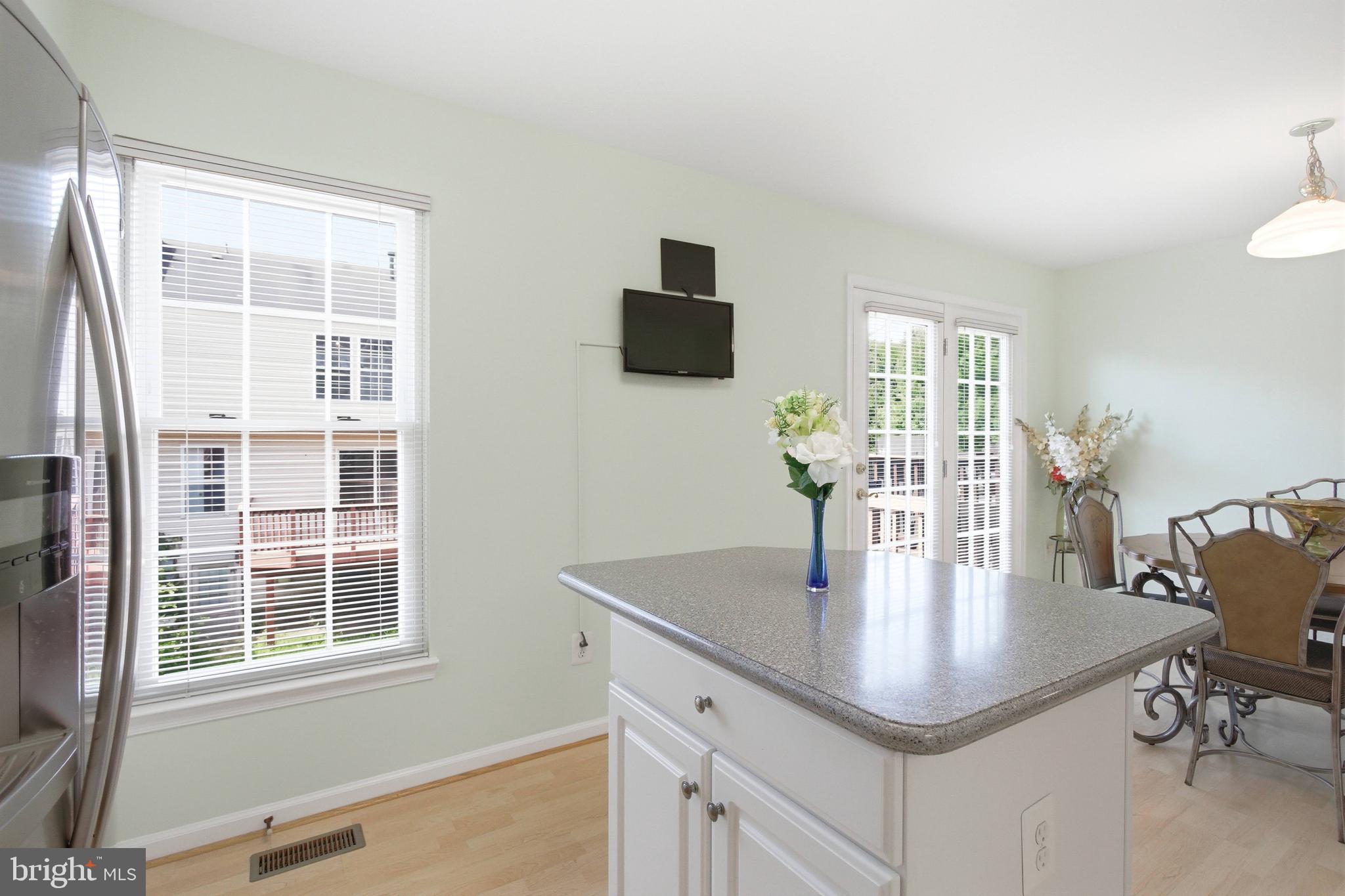 6397 Stagg Court Springfield, VA 22150 - Photo 7 of 32