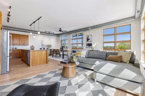 $495,000 | 2845 Colfax Avenue South, Unit W402, Minneapolis, MN 55408
