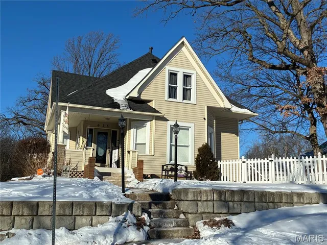 $275,000 | 615 Grigg Street, Greenville, IL 62246