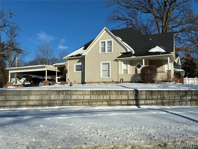 $275,000 | 615 Grigg Street, Greenville, IL 62246