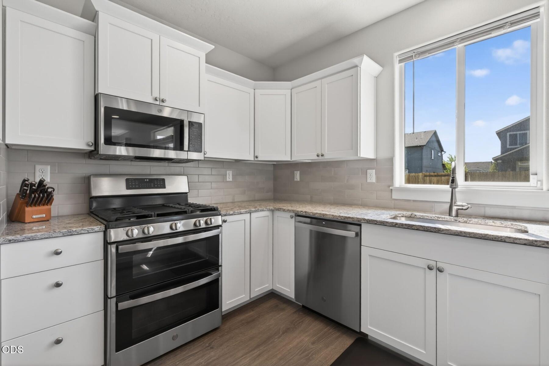 3461 Northwest 9th Street Redmond, OR 97756 - Photo 14 of 42