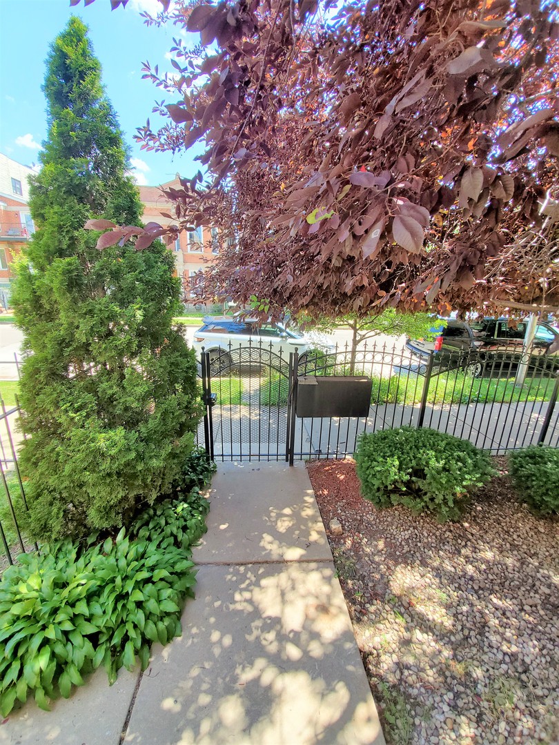 2226 West Monroe Street, Unit 4 Chicago, IL 60612 - Photo 2 of 10