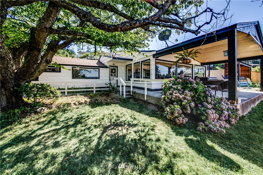 4401 Sunset Beach Road West University Place, WA 98466 - Photo 2 of 40 a backyard of a house with lots of green space
