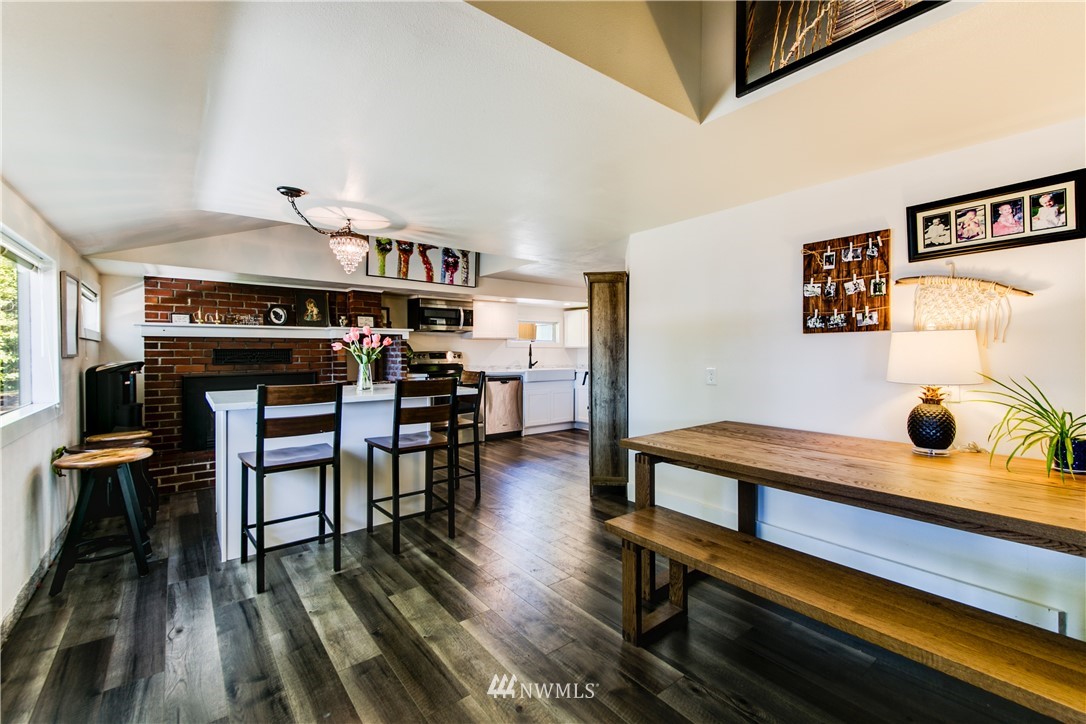 4401 Sunset Beach Road West University Place, WA 98466 - Photo 15 of 40 a reading room with furniture and wooden floor