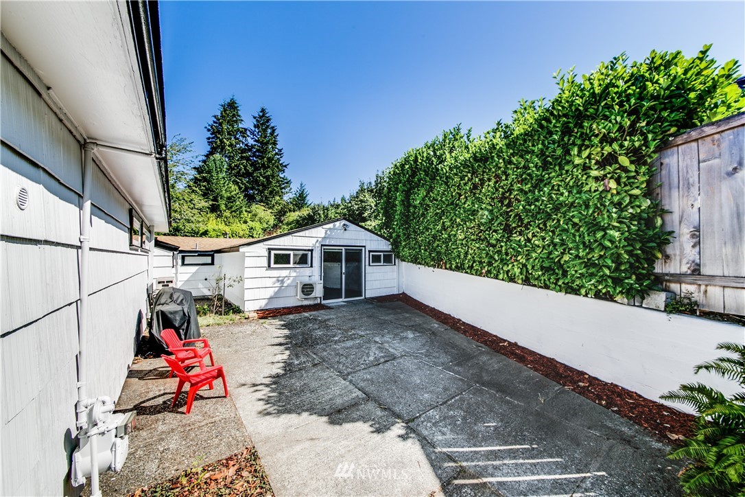 4401 Sunset Beach Road West University Place, WA 98466 - Photo 34 of 40 a front view of a house with a yard