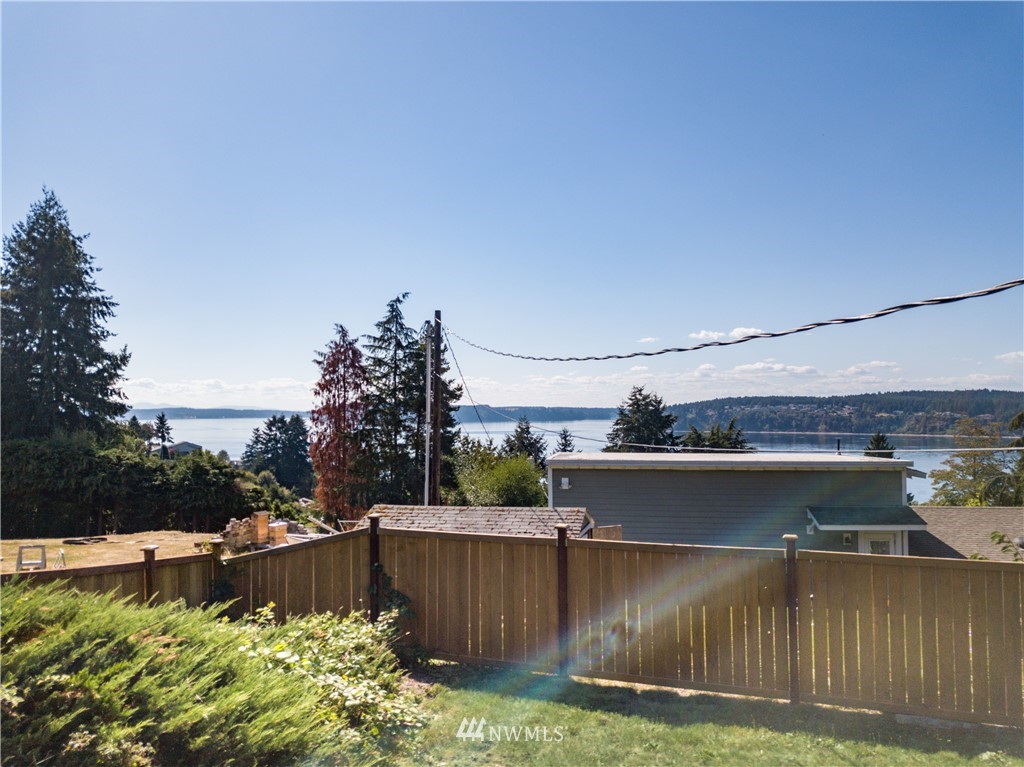 4401 Sunset Beach Road West University Place, WA 98466 - Photo 36 of 40 a view of a backyard with sitting area