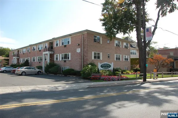 $1,800 | 79 Washington Avenue, Unit 4, Dumont, NJ 07628