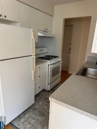 $1,800 | 79 Washington Avenue, Unit 4, Dumont, NJ 07628