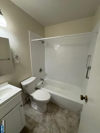 $1,800 | 79 Washington Avenue, Unit 4, Dumont, NJ 07628