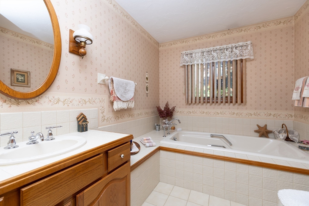 31 Fort Hill Road Oxford, MA 01540 - Photo 24 of 28