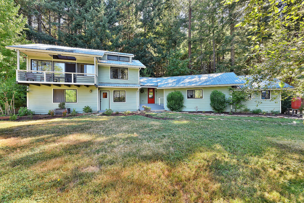 1090 Tunnel Road Glendale, OR 97442 - Photo 1 of 53 1