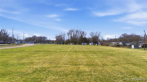 $500,000 | 530 West State Street, O'Fallon, IL 62269