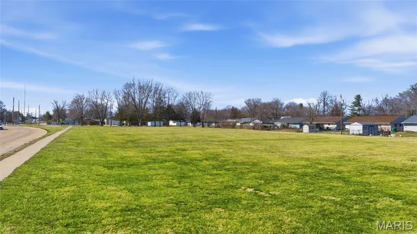 $500,000 | 530 West State Street, O'Fallon, IL 62269