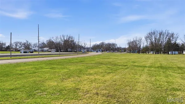 $500,000 | 530 West State Street, O'Fallon, IL 62269