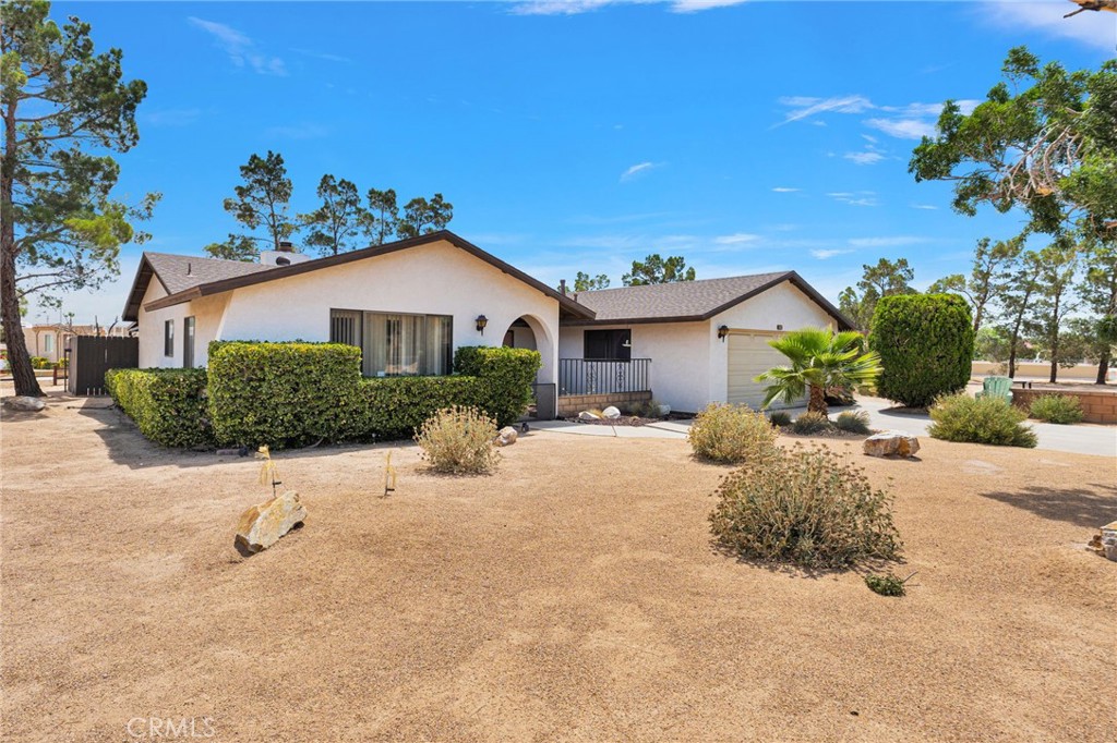 19031 Shoshonee Road Apple Valley, CA 92307 - Photo 3 of 43
