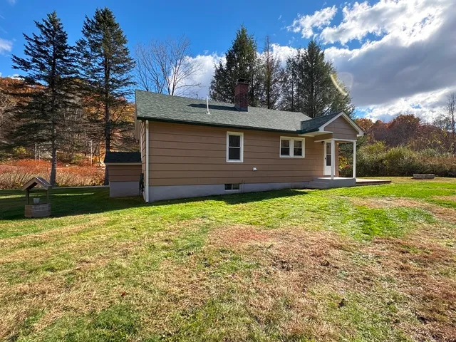 a view of a house with a yard