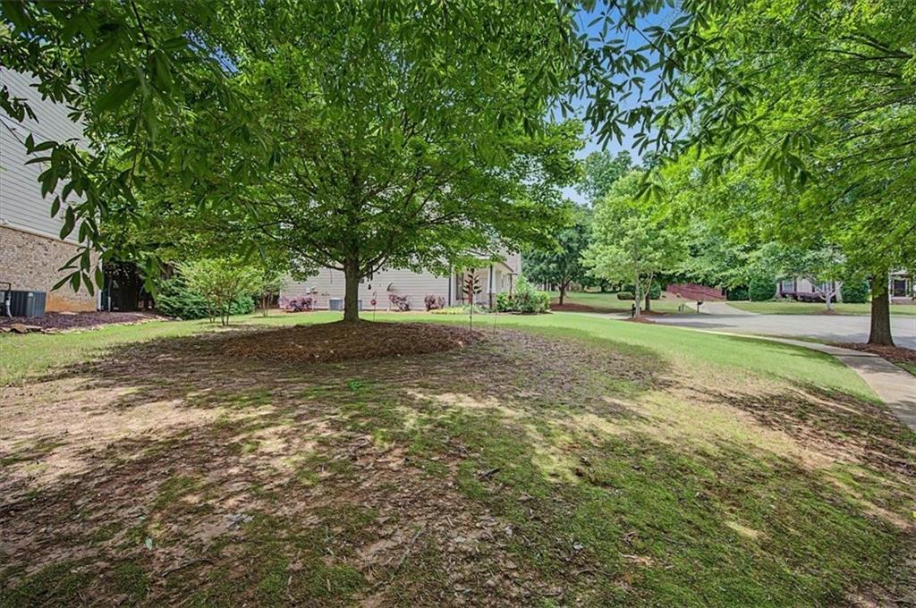 811 Ravenstone Way Canton, GA 30115 - Photo 3 of 39
