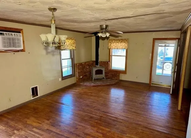a view of a livingroom with hardwood floor and a ceiling fan