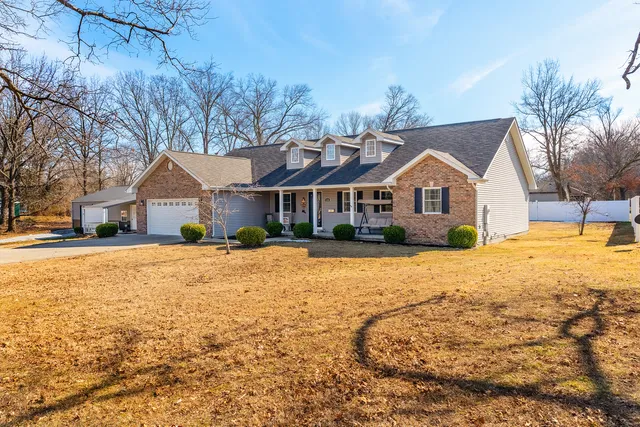 $355,000 | 1144 West Webster Street, Benton, IL 62812