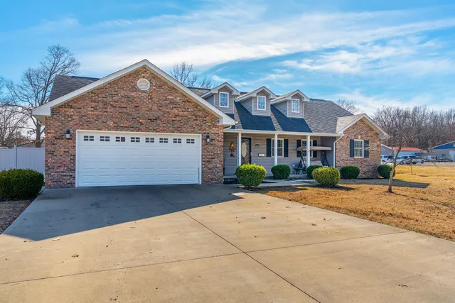 $355,000 | 1144 West Webster Street, Benton, IL 62812