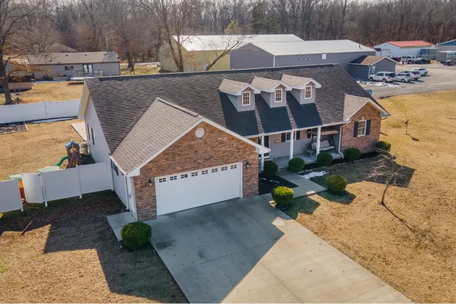 $355,000 | 1144 West Webster Street, Benton, IL 62812