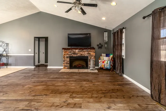 $355,000 | 1144 West Webster Street, Benton, IL 62812