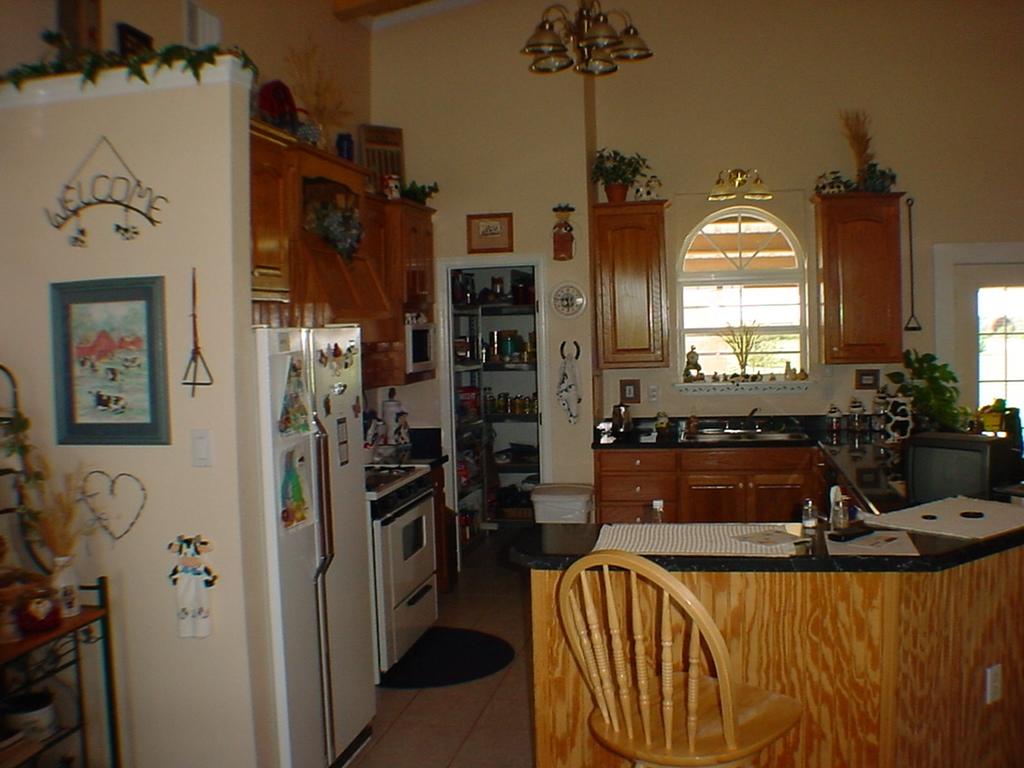 7330 West Happy West Road Happy, TX 79042 - Photo 5 of 13 Kitchen
