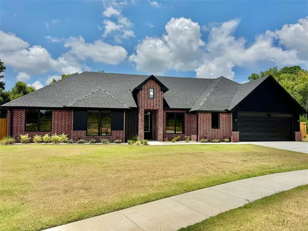 $441,100 | 984 Mallard Drive, Lindale, TX 75771