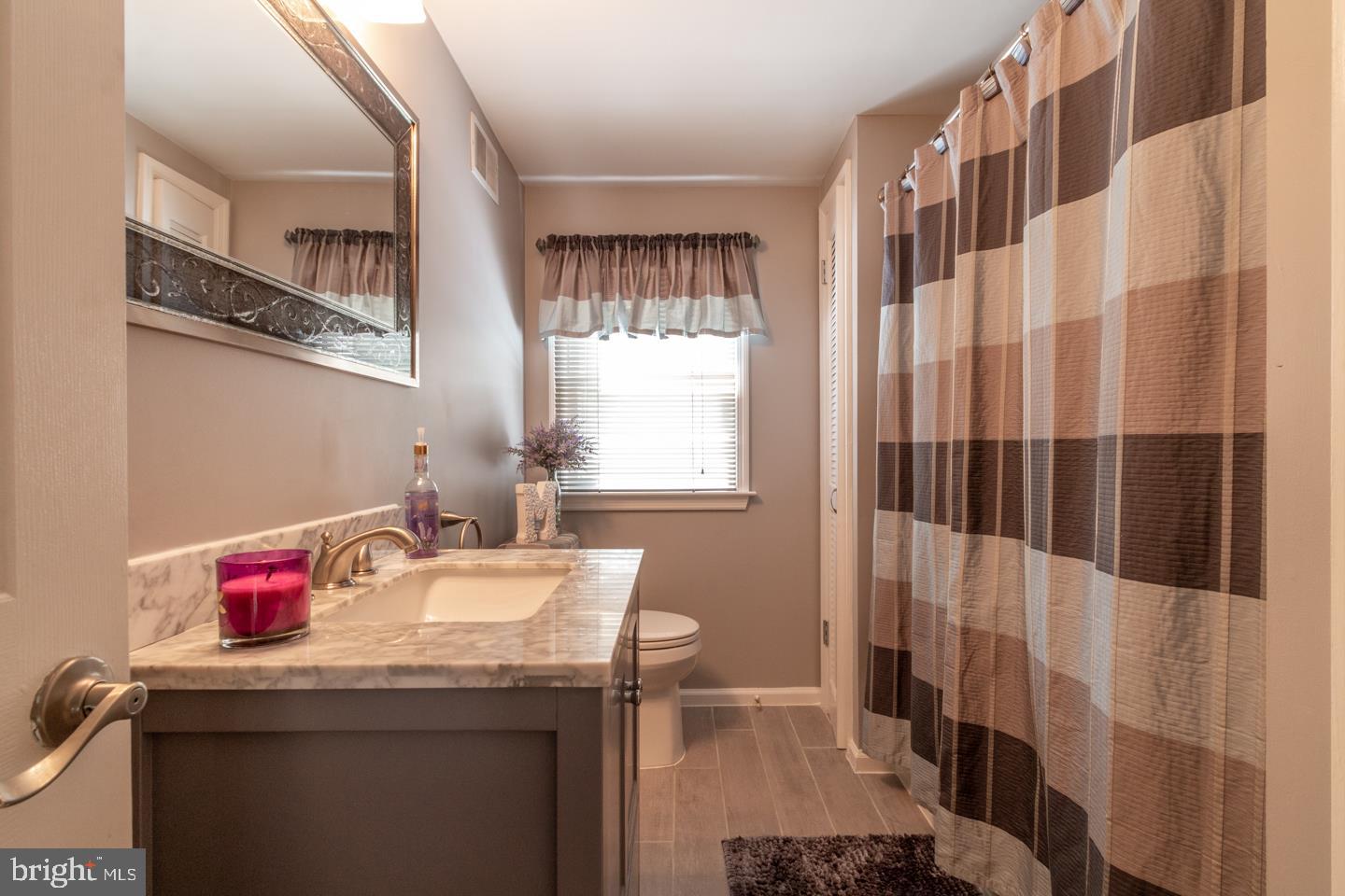 21 Loller Road Hatboro, PA 19040 - Photo 19 of 32 Upstairs Bathroom