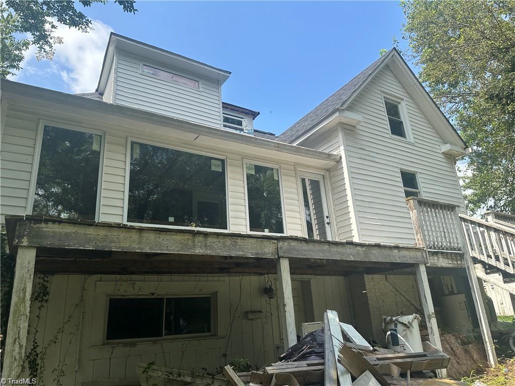 706 Arch Street Mount Airy, NC 27030 - Photo 3 of 27