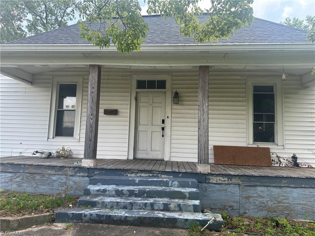 706 Arch Street Mount Airy, NC 27030 - Photo 5 of 27