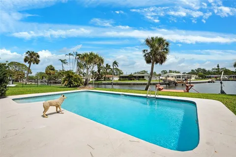 $699,000 | 5201 Dover Street Northeast, St. Petersburg, FL 33703