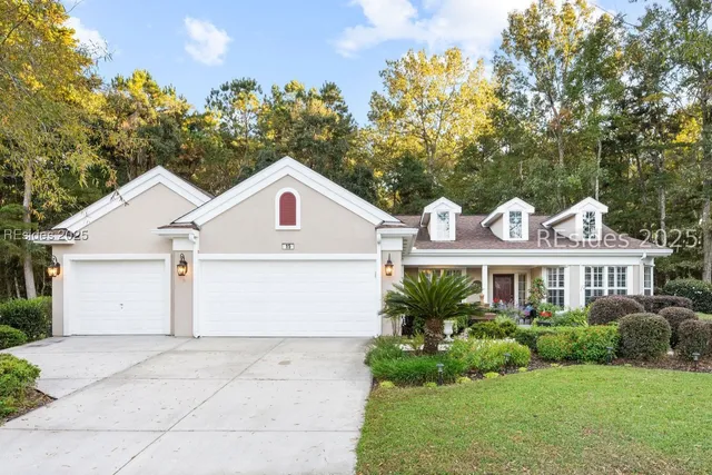 $645,000 | 15 Pinyon Drive, Bluffton, SC 29909