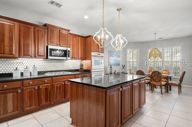 $645,000 | 15 Pinyon Drive, Bluffton, SC 29909