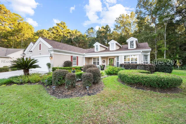 $645,000 | 15 Pinyon Drive, Bluffton, SC 29909