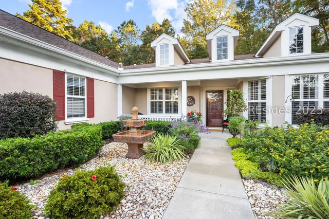 $645,000 | 15 Pinyon Drive, Bluffton, SC 29909