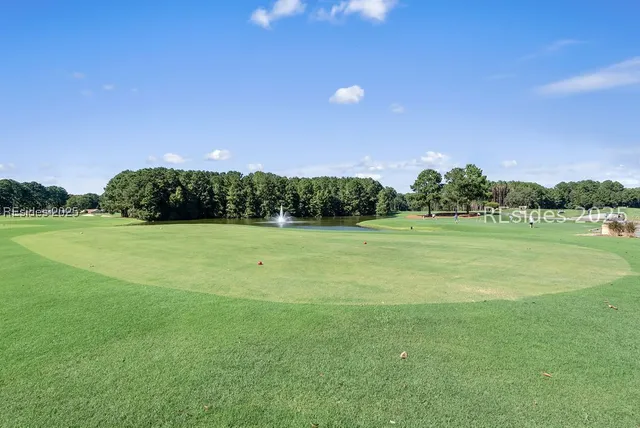 $645,000 | 15 Pinyon Drive, Bluffton, SC 29909