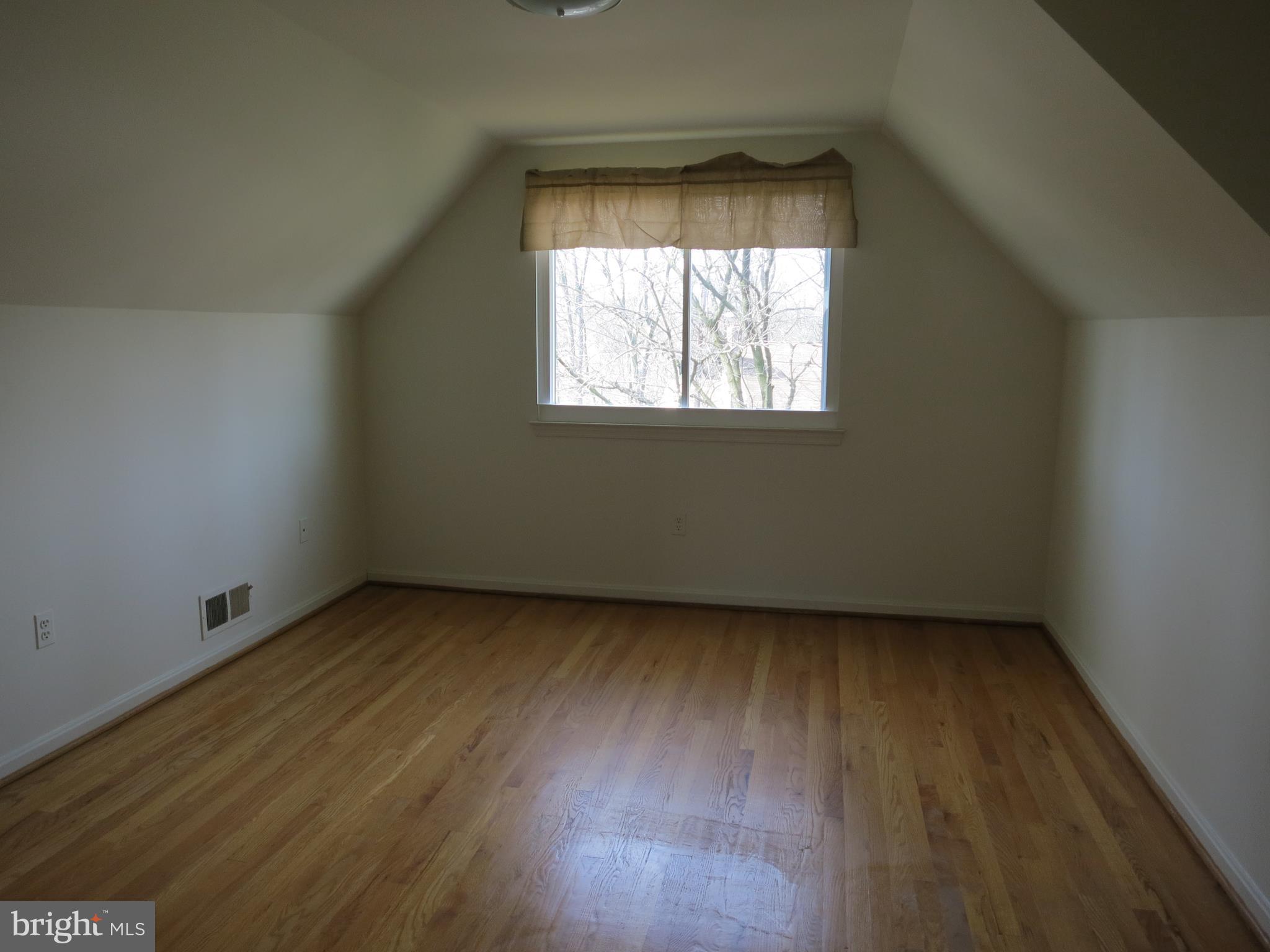8128 Springfield Village Drive Springfield, VA 22152 - Photo 6 of 15 Upper level Bedroom 1