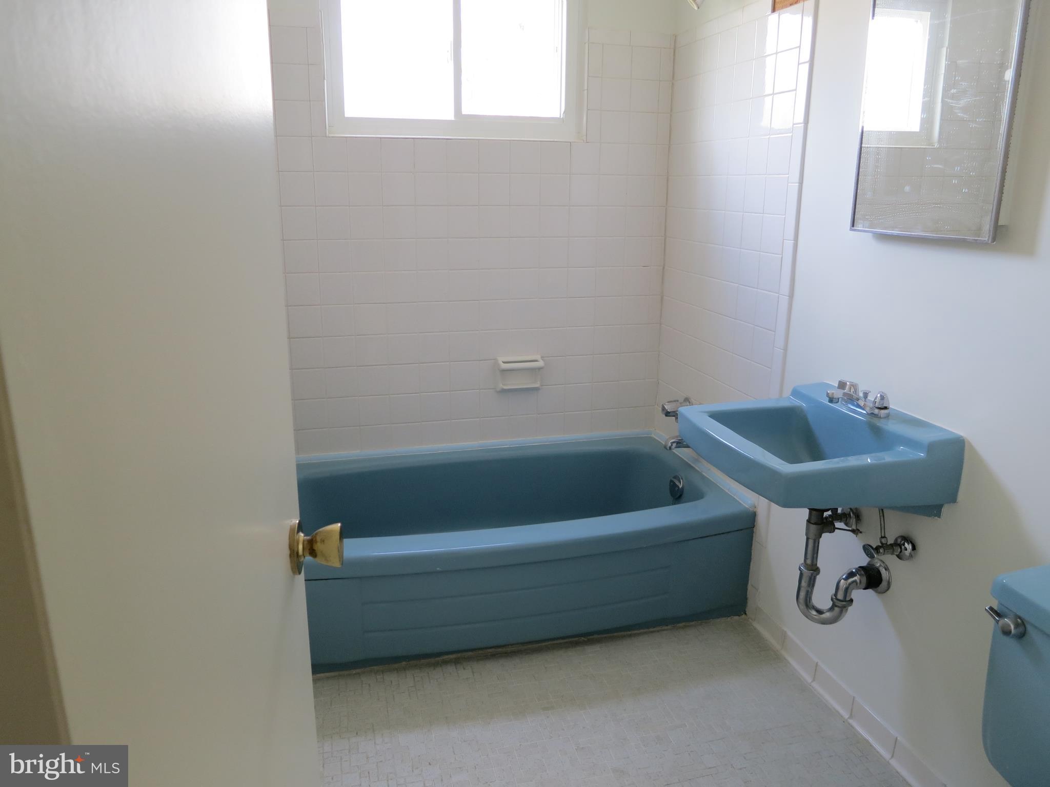 8128 Springfield Village Drive Springfield, VA 22152 - Photo 9 of 15 Retro upper level bathroom