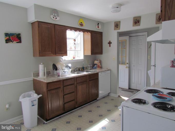 343 Maverick Road Lusby, MD 20657 - Photo 7 of 16 Kitchen