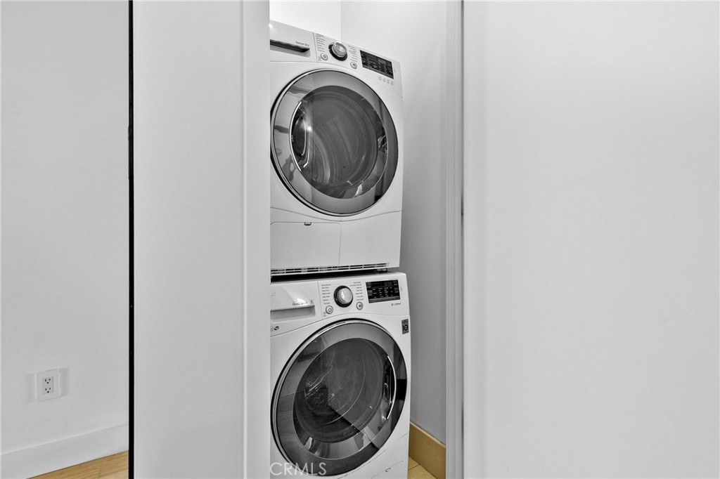 3810 Wilshire Boulevard, Unit 2002 Los Angeles, CA 90010 - Photo 12 of 25 a utility room with dryer and washer
