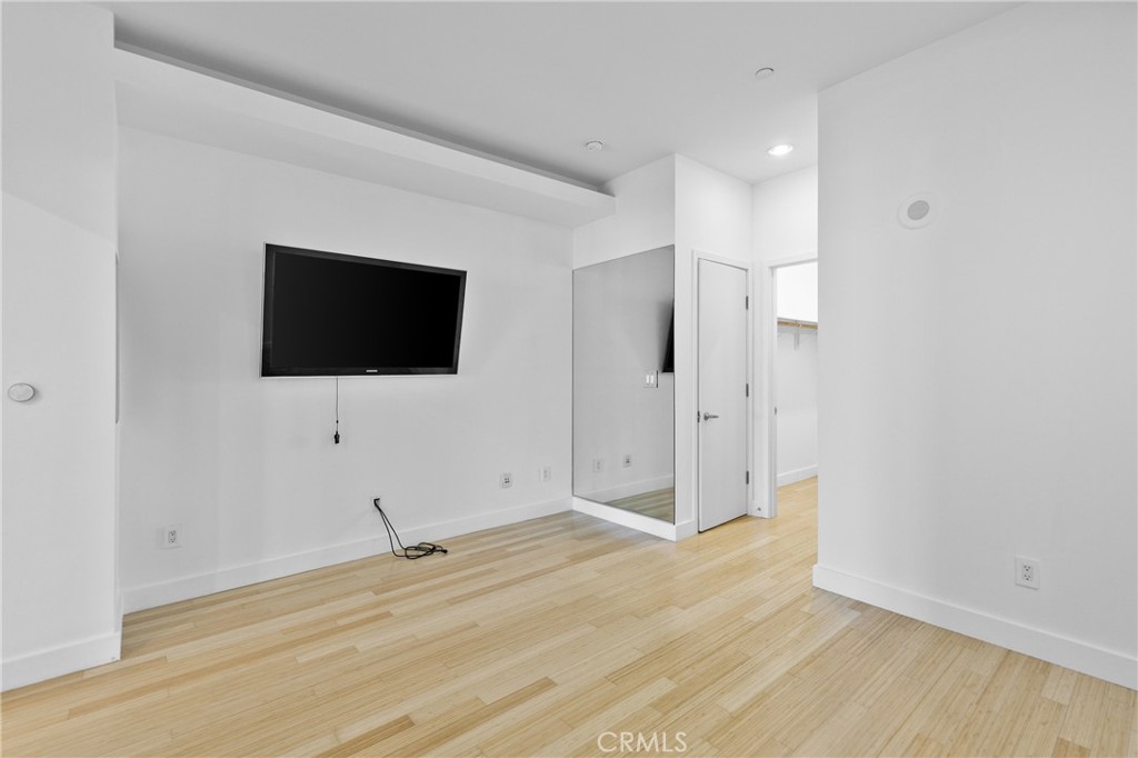 3810 Wilshire Boulevard, Unit 2002 Los Angeles, CA 90010 - Photo 10 of 25 a view of a livingroom with an empty space