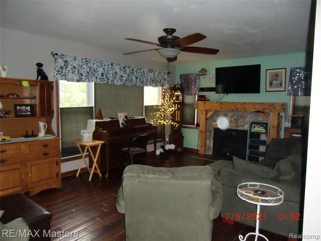 2795 Carleton West Road Carleton, MI 48117 - Photo 10 of 32