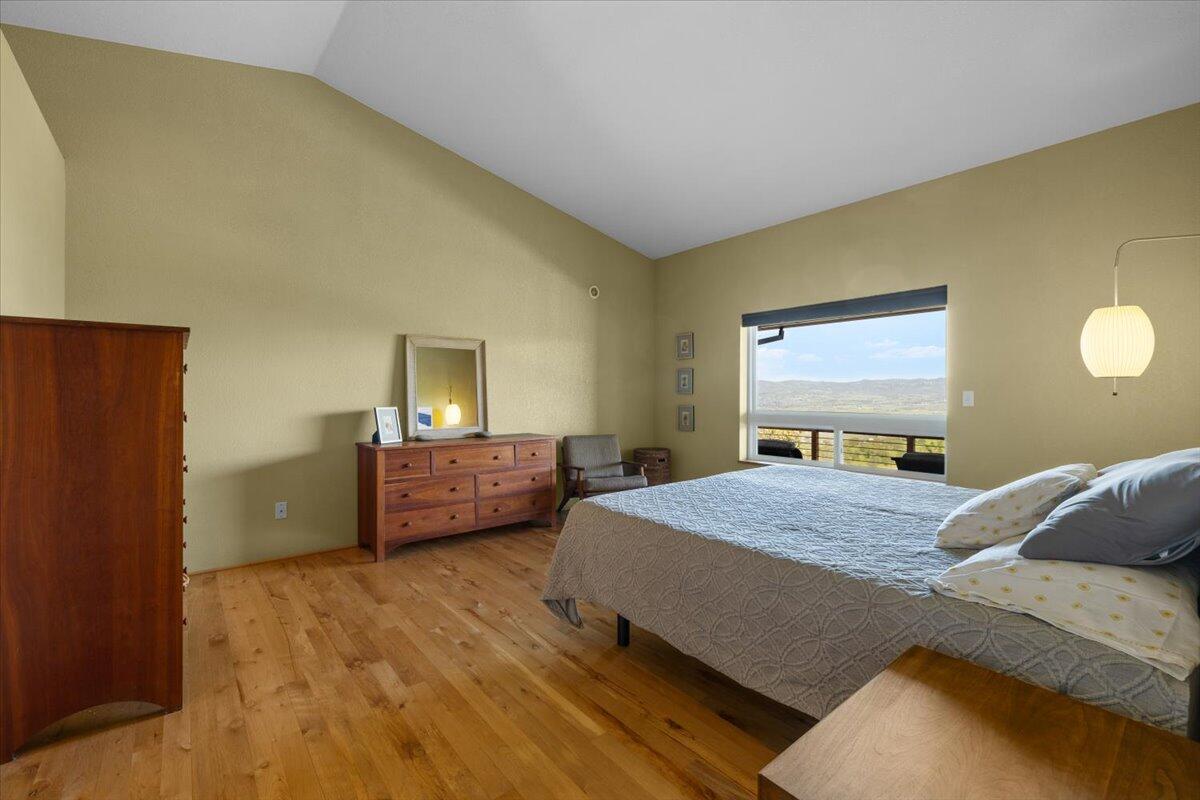 5229 Pioneer Road Medford, OR 97501 - Photo 31 of 62 Primary bedroom with vaulted ceiling
