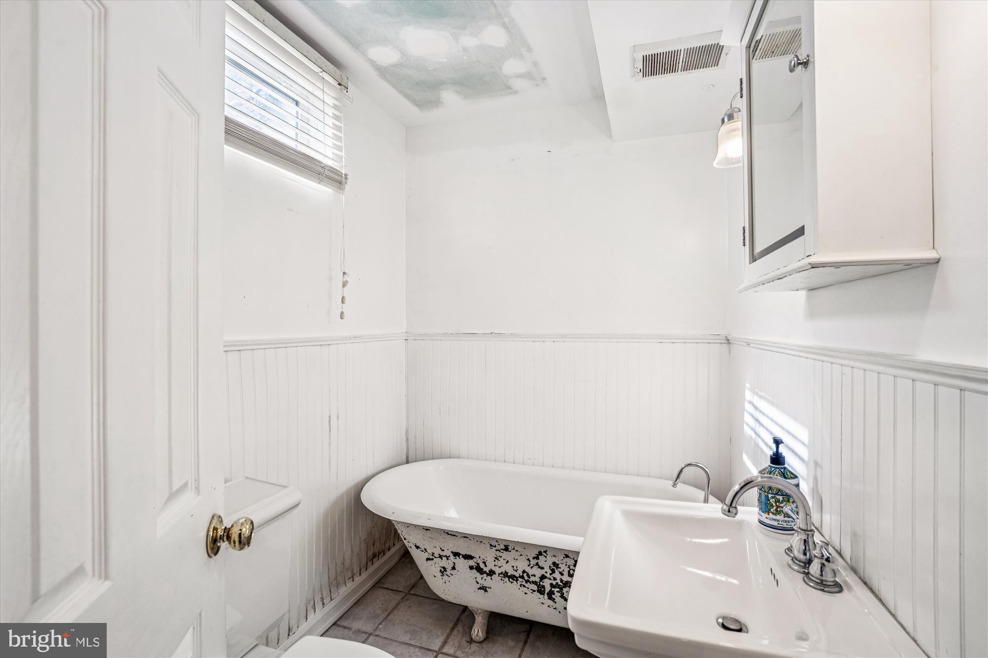 12412 New Hampshire Avenue Silver Spring, MD 20904 - Photo 37 of 60 Basement Bathroom with Classic Vintage Tub
