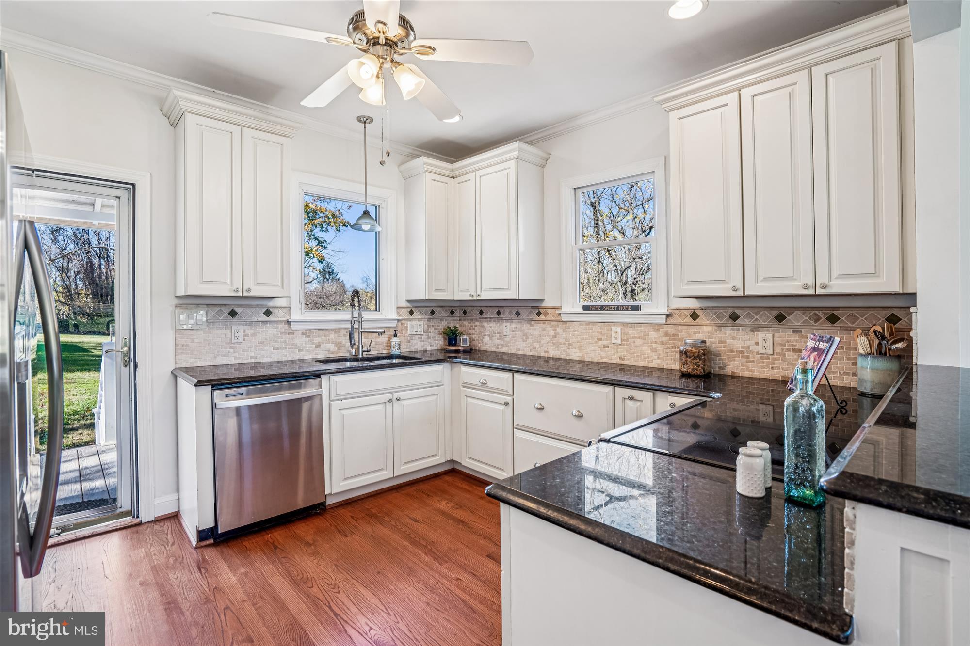 12412 New Hampshire Avenue Silver Spring, MD 20904 - Photo 6 of 60 Bright and Airy Kitchen, Granite Countertops