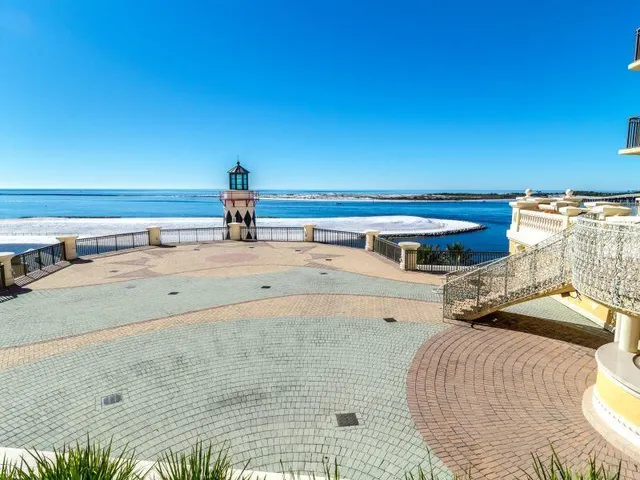 a view of ocean and city view