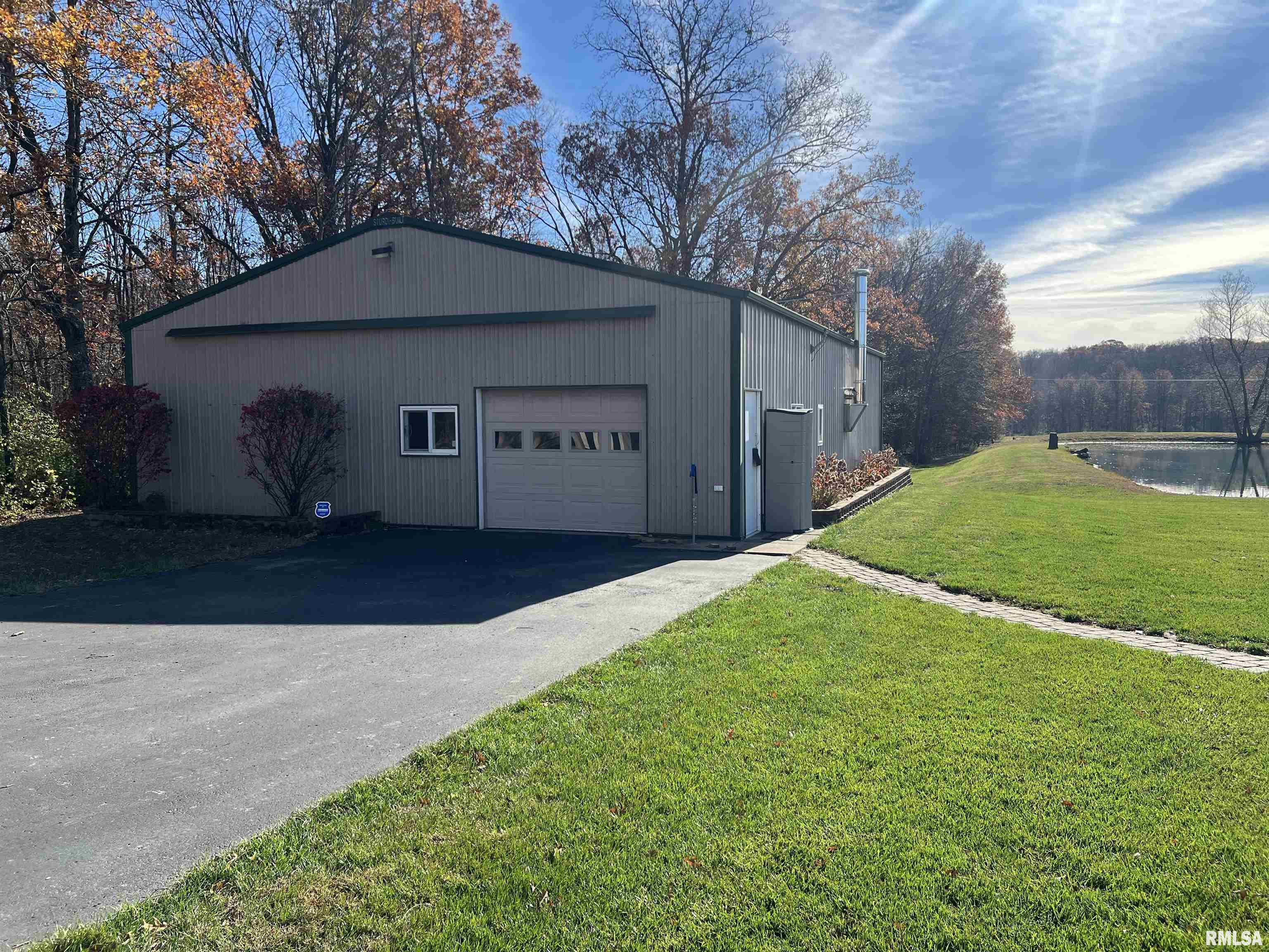 11619 East Radisson Road Mount Vernon, IL 62864 - Photo 3 of 34 Gallery Image 3